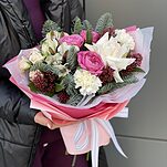 Букет Праздничный из нобилиса, роз и скиммии