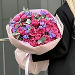 Букет Цветные пазлы Стандарт из ирисов и кустовой пионовидной розы