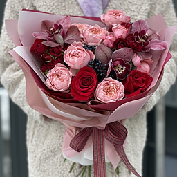 Букет Коралловый риф из цимбидиума, роз и вибурнума