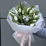 Букет Фейерверк из 19 тюльпанов и эвкалипта