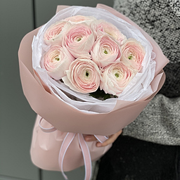 Букет Формула Любви из 9 ранункулюсов