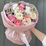 Букет Тёплое чувство из одноголовых роз Охара, кустовых роз, вероники, эустомы и эвкалипта