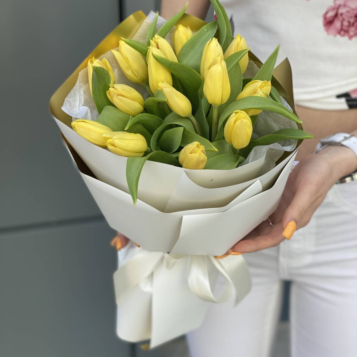 Букет Магия Весны из 15 желтых тюльпанов