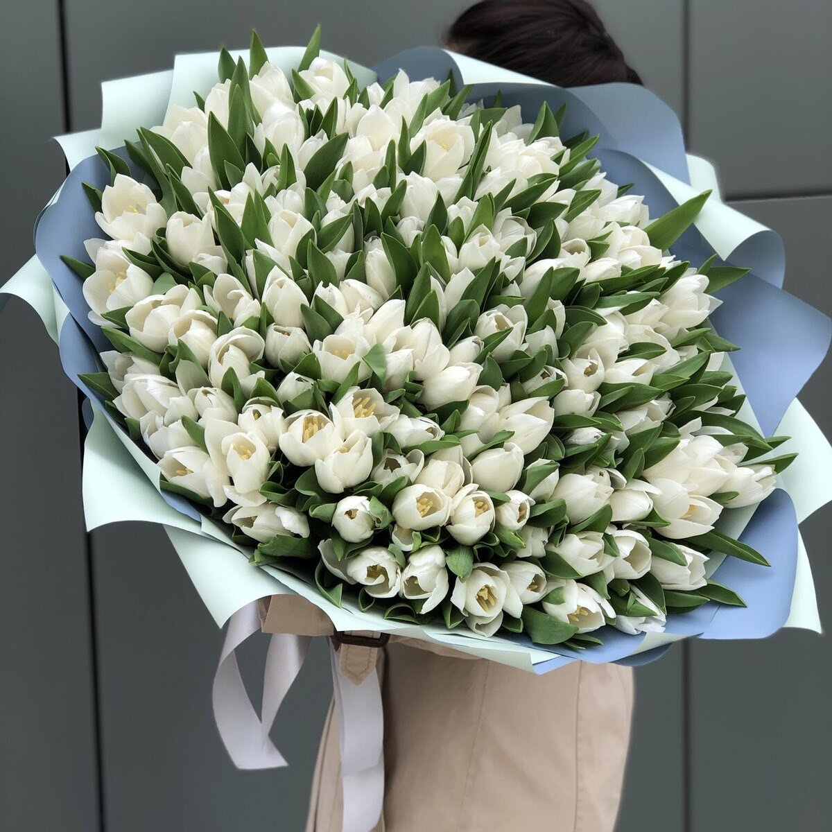 Букет Роял Вирджин из 131 белого тюльпана