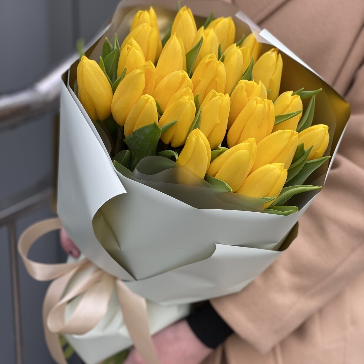 Букет Магия Весны из 25 желтых тюльпанов