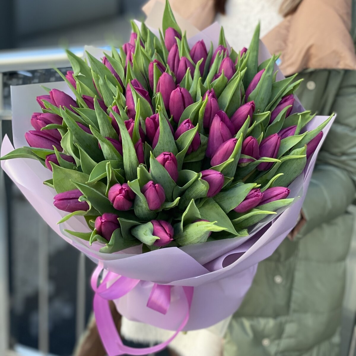 Букет Черничный Мусс из 51 фиолетового тюльпана