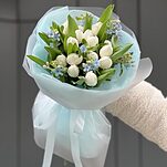 Букет Калейдоскоп Весны S из белых тюльпанов и оксипеталума