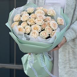 Букет Настроение из 7 веток кустовых роз морнинг стар