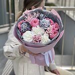 Букет Флай из диантуса, кустовой пионовидной розы и эустомы