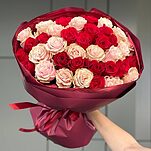 Букет Эстер из 37 красных и розовых роз
