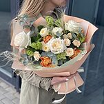 Букет Ювелис из тюльпанов, вибурнума и роз