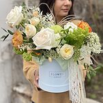 Коробка Бриошь из трахелиума, тюльпанов, роз, лагуруса, стипы и рускуса