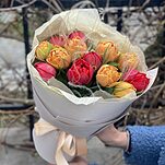 Букет из пионовидных тюльпанов и стифы
