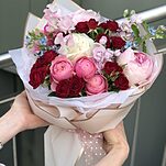 Букет Романтичный из пионов, оксипеталума, латируса, маттиолы и роз