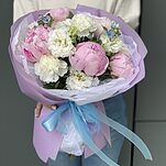 Букет Мелиса Стандарт из пионов, эустомы, гвоздики и оксипеталума