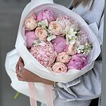 Букет Теплое лето из пионов, фрезии, роз и альстромерии