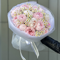 Букет Касабланка из пионов и танацетума