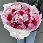 Букет Валеджио из цимбидиума, кустовых и одноголовых роз