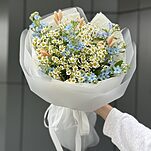 Букет Бохо из оксипеталума и танацетума