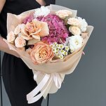 Букет Альянс Мини из гортензии, танацетума, кустовых роз , роз кахалы и брют