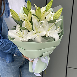 Букет из 3 веток Лилии в оформлении