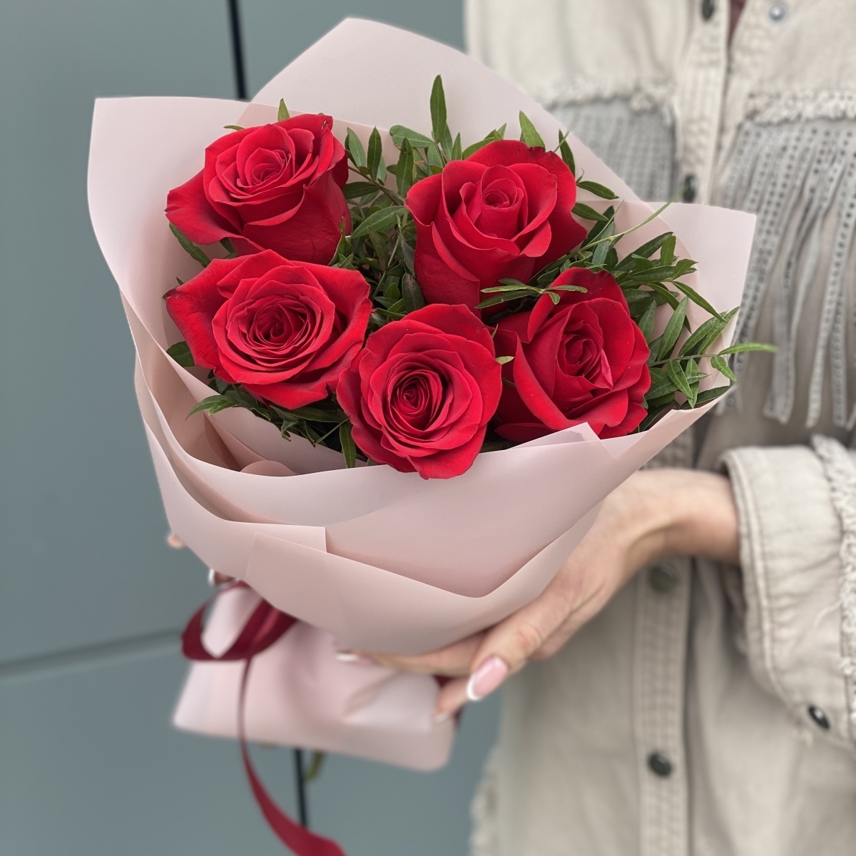 Букет Простая романтика из 5 красных роз