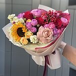 Букет Осенний роман из подсолнуха, вибурнума, маттиолы и роз