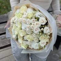 Букет Беллини из роз и эустомы