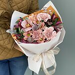 Букет Осень в воздухе из тюльпанов, альстромерии, диантуса, хризантемы и эвкалипта