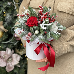 Коробочка Снежные забавы из нобилиса, илекса, хлопка и декора