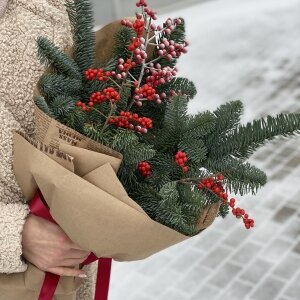 Букет Пора чудес из нобилиса и илекса