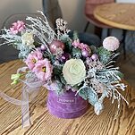 Коробка бархатная Любимый праздник из ранункулюса, нобилиса и декора