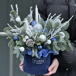 Коробка бархатная Синий иней из нобилиса, декора и белых веточек