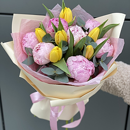 Букет Мэриленд стандарт из пионов и тюльпанов