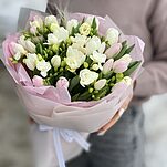 Букет Феллини из тюльпанов, фрезии и стифы