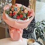 Букет Пламя страстей из красных тюльпанов, оксипеталума и кустовых роз