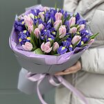 Букет Мими стандарт из тюльпанов и ирисов