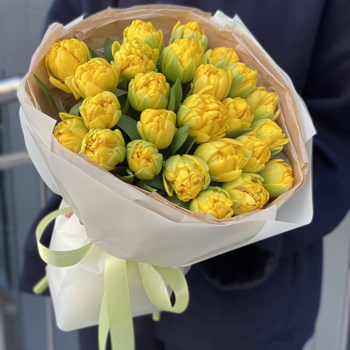Букет Лучики солнца из 25 желтых пионовидных тюльпанов