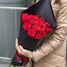 Букет Страстный из 15 красных роз