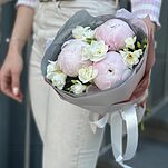 Букет Романтическое настроение мини из розовых пионов и фрезий