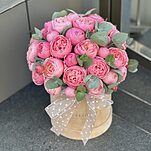 Коробка Скарлет S из пионовидных кустовых роз сильвия пинк