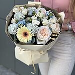 Букет Сиена из герберы, колосков, розы сорта охара, диантуса, оксипеталума