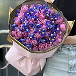 Букет Цветные пазлы Макси из ирисов и кустовой пионовидной розы