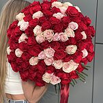 Букет из 101 красной и розовой розы