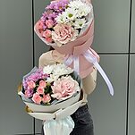 Букет Элайн из хризантем, кустовой и одноголовой роз
