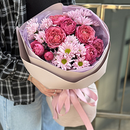 Букет Юбилейный Мини из кустовых пионовидных роз и хризантемы