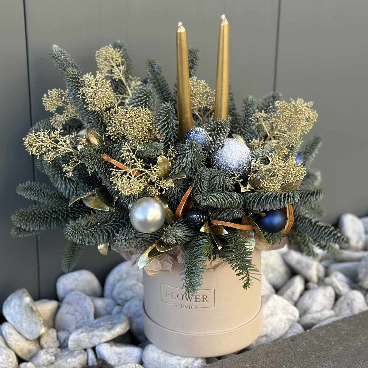 Композиция Загадай Желание из нобилиса, скимии и новогоднего декора