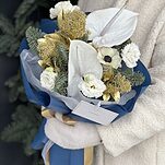 Букет Звёздная ночь из антуриума, скимии, анемона, нобилиса и эустомы
