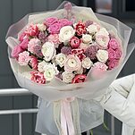 Букет Воплощай Мечту из тюльпанов, ранункулюсов, скимии, роз и диантуса