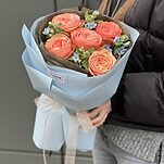 Букет Притягательный S из роз сорта кахала и оксипеталума